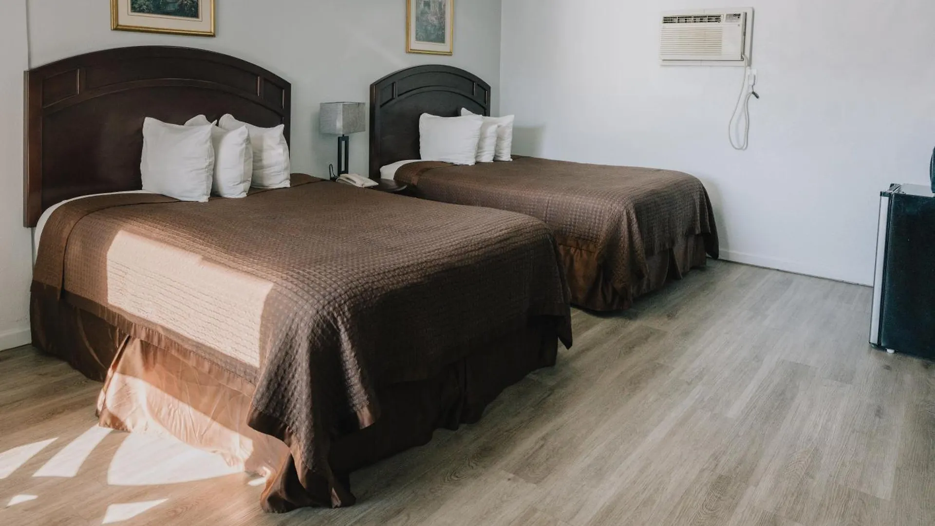 **  La Hacienda Motel Seattle United States
