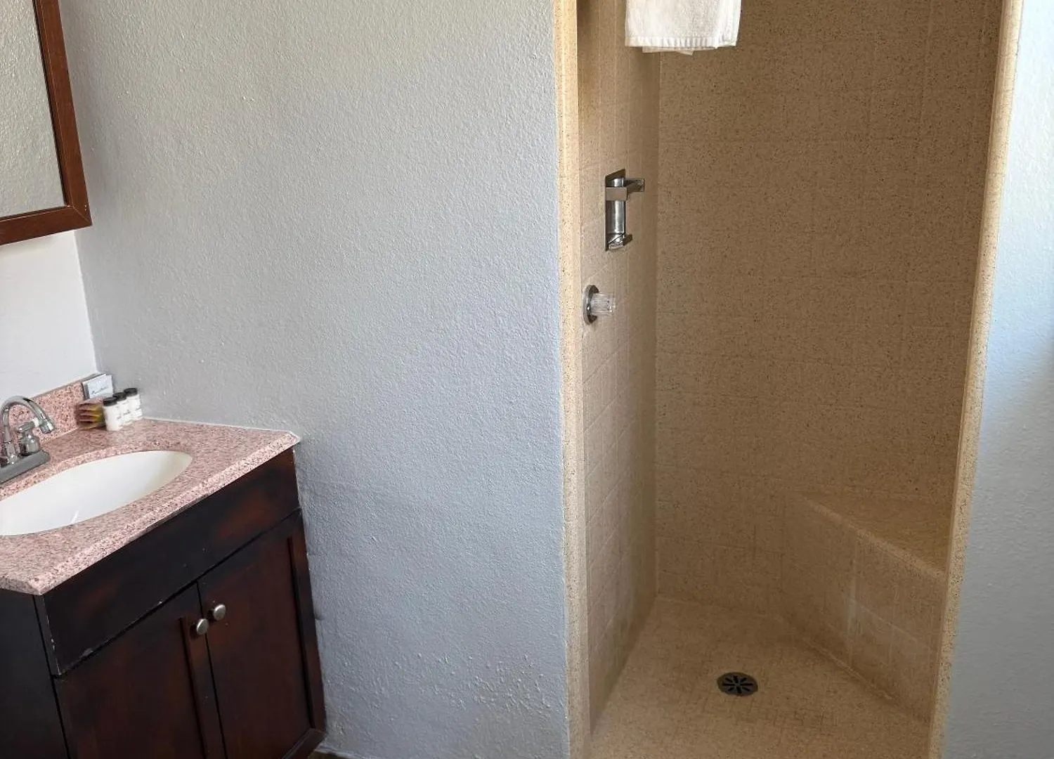 **  La Hacienda Motel Seattle United States